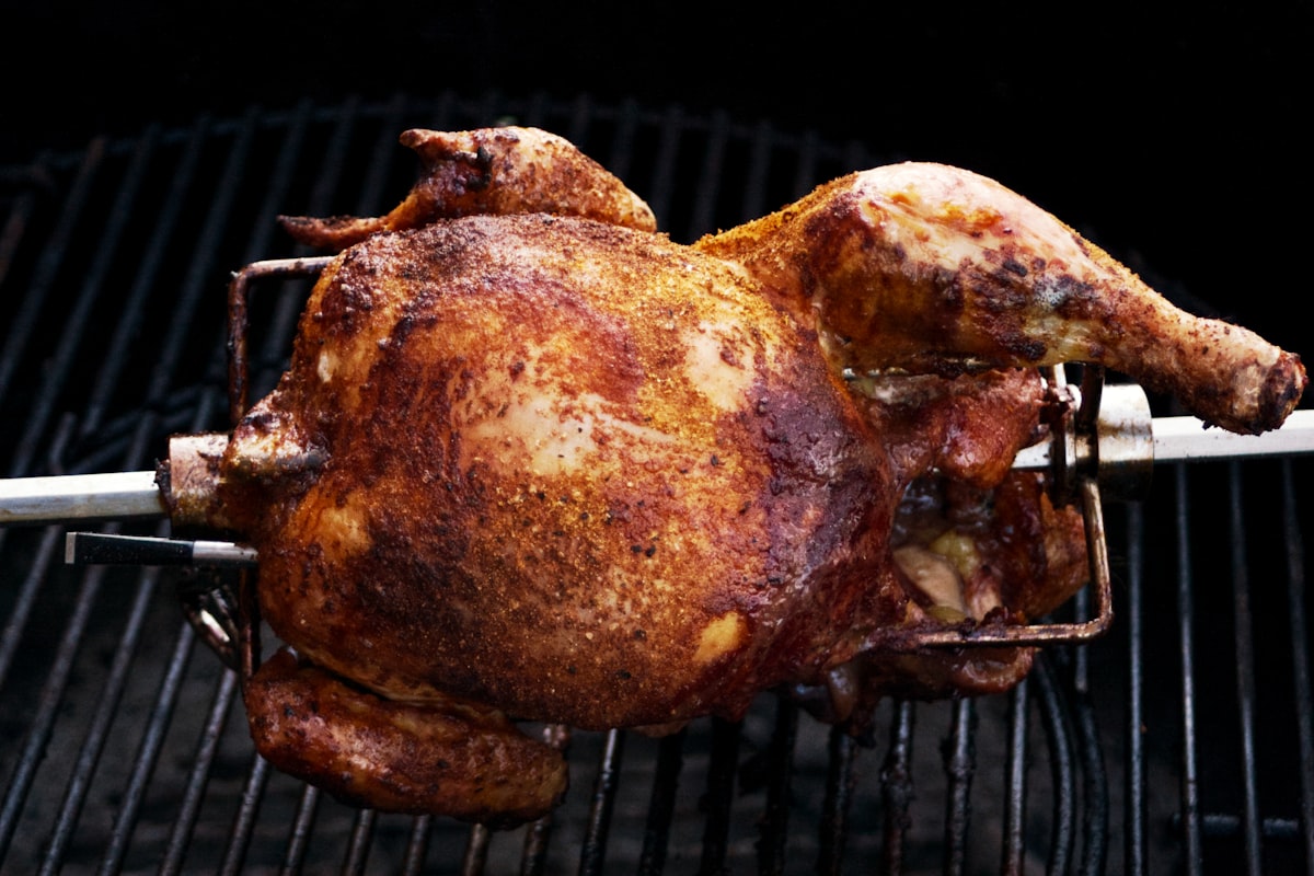 Pollo entero asado al carbón